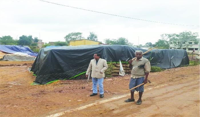 धान खरीदी केन्द्र सैगोना का कलेक्टर ने किया आकस्मिक निरीक्षण