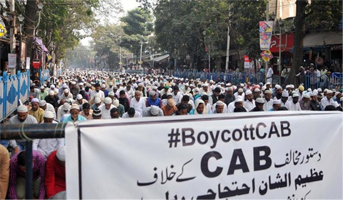 बंगाल : सीएए विरोधी प्रदर्शनकारियों ने रेलवे स्टेशनों में लगाई आग