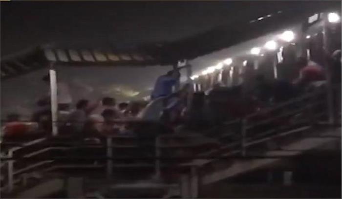 बंगाल : रेलवे फुट ओवरब्रिज पर भगदड़, 2 मरे, 12 घायल