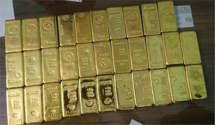 बंगाल में सोने के साथ 2 तस्कर गिरफ्तार
