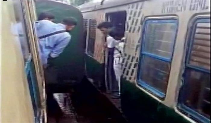 बंगाल में रेलगाड़ी बफर से टकराई