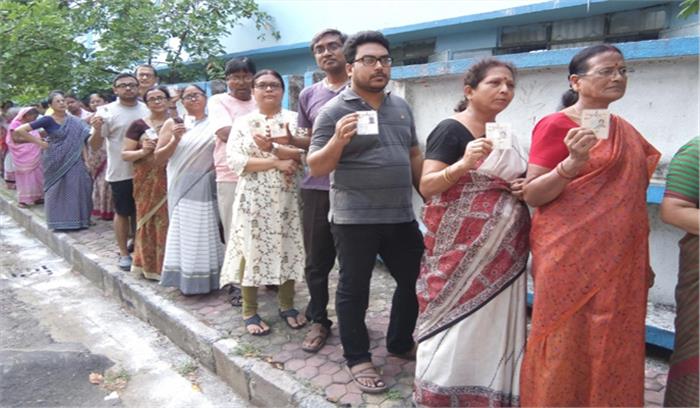 बंगाल उपचुनाव में 75 फीसदी मतदान, भाजपा उम्मीदवार को पीटा गया बंगाल उपचुनाव में 75 फीसदी मतदान, भाजपा उम्मीदवार को पीटा गया