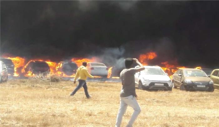 बेंगलुरूः एयर इंडिया शो के दौरान पार्किंग में खड़ी 100 कारें जलकर खाक
