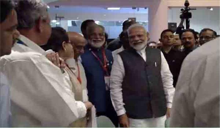 मैं आपकी उदासी को समझ सका : वैज्ञानिकों से मोदी मैं आपकी उदासी को समझ सका : वैज्ञानिकों से मोदी