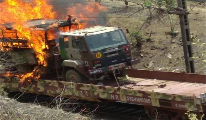 बैतूल-इटारसी के बीच मालगाड़ी में आग, सेना के 4 ट्रक जलकर खाक