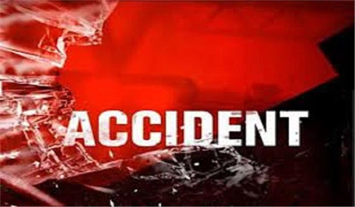 बिहार :ट्रक की चपेट में आने से दो किशोरों की मौत , एक घायल बिहार :ट्रक की चपेट में आने से दो किशोरों की मौत , एक घायल
