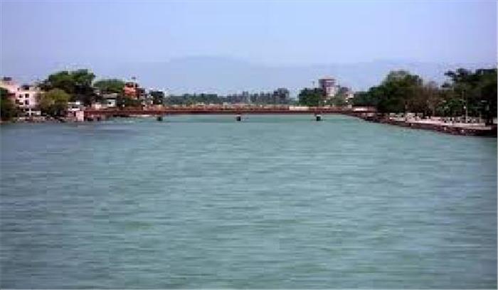 भागलपुर: महिला ने 2 बच्चों संग गंगा नदी में लगायी छलांग