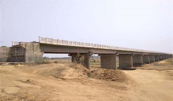 बिहार : संपर्क पथ नहीं, त्रासदी झेल रहे 2 राज्यों के लोग