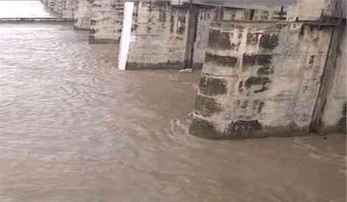 भाखड़ा नहर में कार गिरने से तीन युवक तेज प्रवाह में बह गए