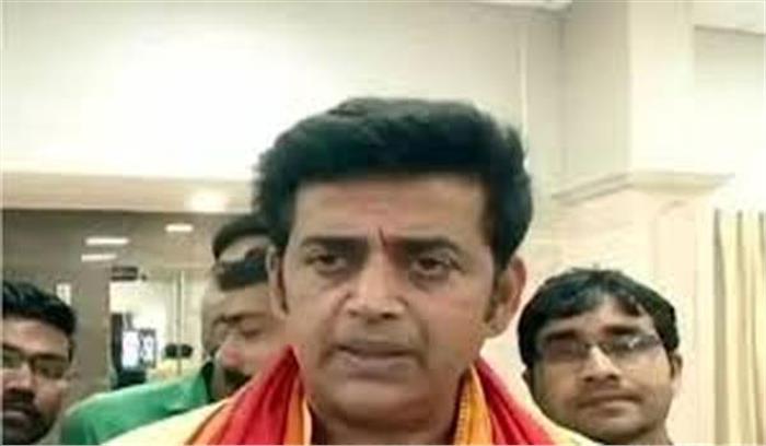 रवि किशन का चार्टर प्लेन खराब, एयर इंडिया की फ्लाइट से गये