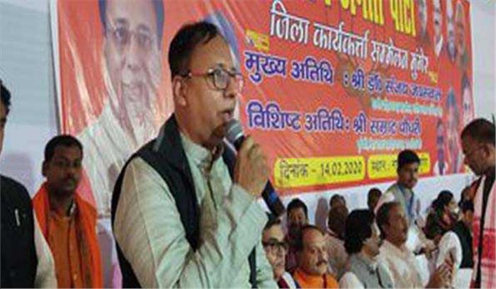 सरकार के विकास कार्यों को जनता के बीच मजबूती से रखें कार्यकर्ता : डॉ. जायसवाल सरकार के विकास कार्यों को जनता के बीच मजबूती से रखें कार्यकर्ता : डॉ. जायसवाल