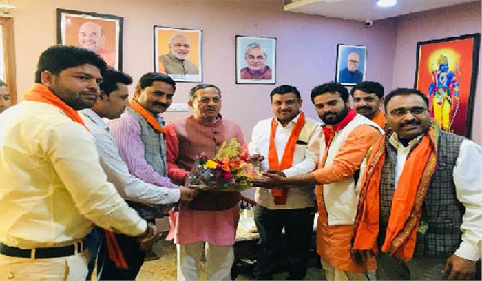 हिन्दूयुवा वाहिनी ने पूर्वमंत्री नवाब सिंह नागर का किया स्वागत हिन्दूयुवा वाहिनी ने पूर्वमंत्री नवाब सिंह नागर का किया स्वागत