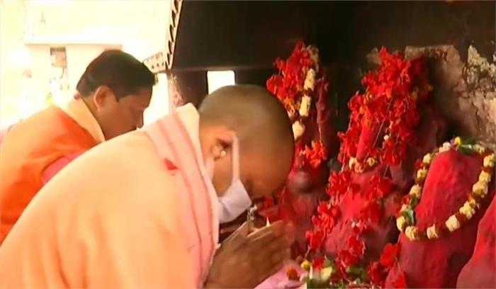 भाजपा के स्टार प्रचारक योगी आदित्यनाथ ने की कामाख्या मंदिर में पूजा