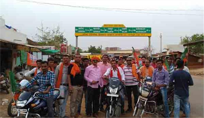 भाजयुमो खरोरा मंडल ने निकाली बाईक रैली भाजयुमो खरोरा मंडल ने निकाली बाईक रैली