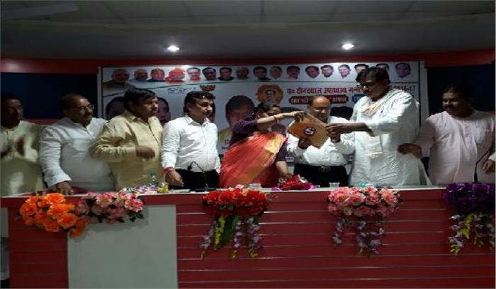 रक्तदान कर भाजपाइयों ने अगस्त क्रांति की याद दिलायी