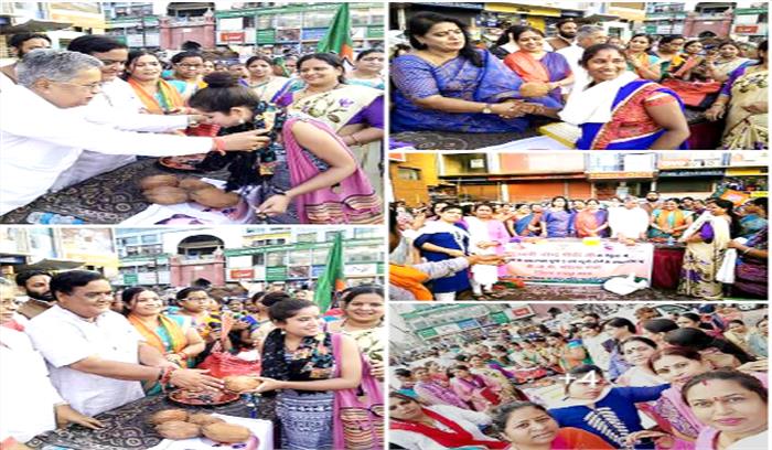 भाजपा महिला मोर्चा ने मनाया जश्न