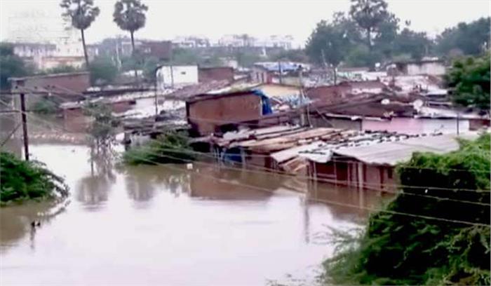 गुजरात में बारिश के कारण चार लोगों की मृत्यु गुजरात में बारिश के कारण चार लोगों की मृत्यु