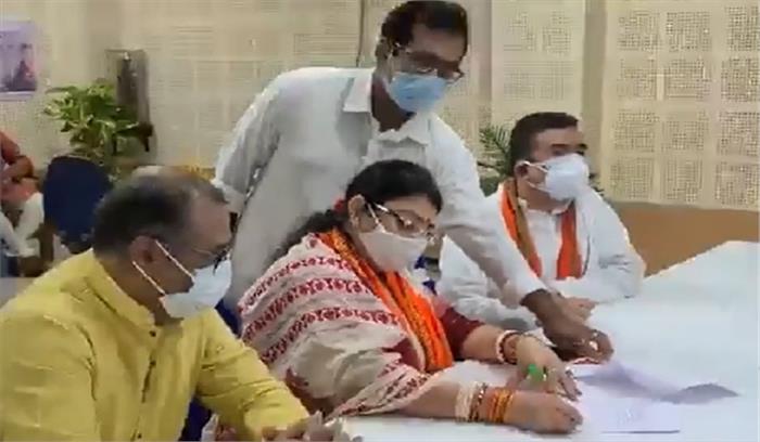 भवानीपुर उपचुनाव : भाजपा प्रत्याशी प्रियंका टिबरेवाल ने किया कोरोना प्रोटोकॉल का उल्लंघन, आयोग ने भेजा नोटिस