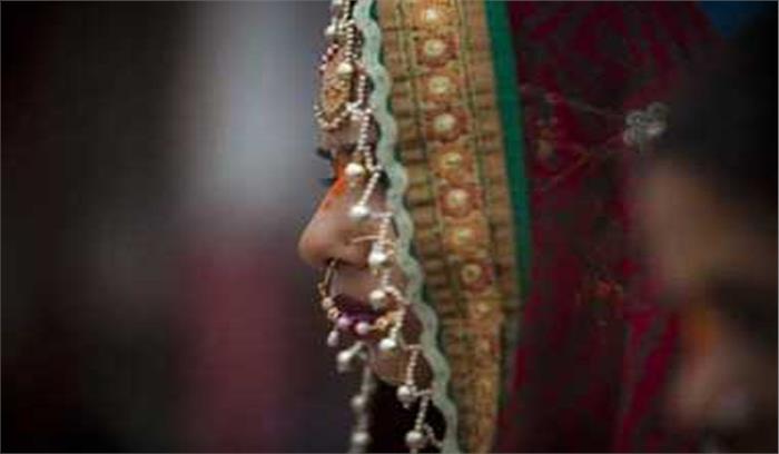 शौचालय नहीं होने से बहु के मायके जाने की जिद्द