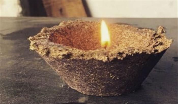 दीवाली के लिए गोबर के दीये तैयार