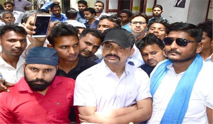 ग्यारह माह से फरार चल रहे  भीम आर्मी के राष्ट्रीय अध्यक्ष विनय रतन ने किया आत्म समर्पण