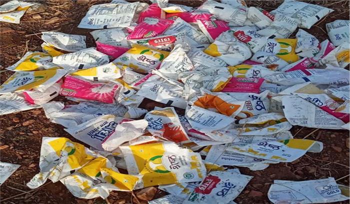 अटेर में लाखों रूपये के दूध के पैकेट हुए खराब