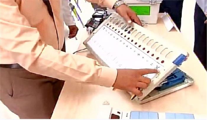 मध्यप्रदेश: मतदान केन्द्र में घुस कर तोड़ी ईवीएम