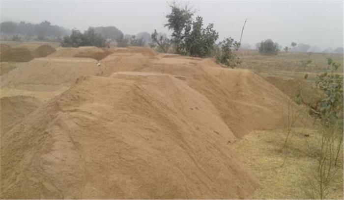 हजारों घन मीटर रेत जब्त