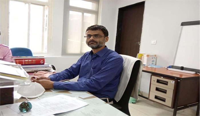 भोपाल मेडिकल कॉलेज का डॉक्टर रिश्वत लेते गिरफ्तार भोपाल मेडिकल कॉलेज का डॉक्टर रिश्वत लेते गिरफ्तार