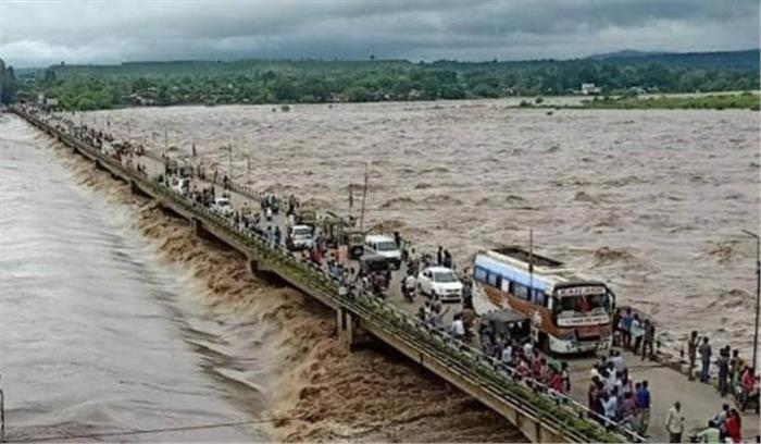 मप्र में बारिश से हाल बेहाल, मंत्रियों के बंगलों से भी टपकने लगा पानी मप्र में बारिश से हाल बेहाल, मंत्रियों के बंगलों से भी टपकने लगा पानी