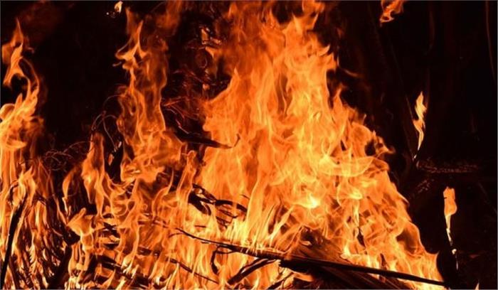 भोपाल में कपडा दुकान में अचानक लगी आग,  सामान जलकर नष्ट