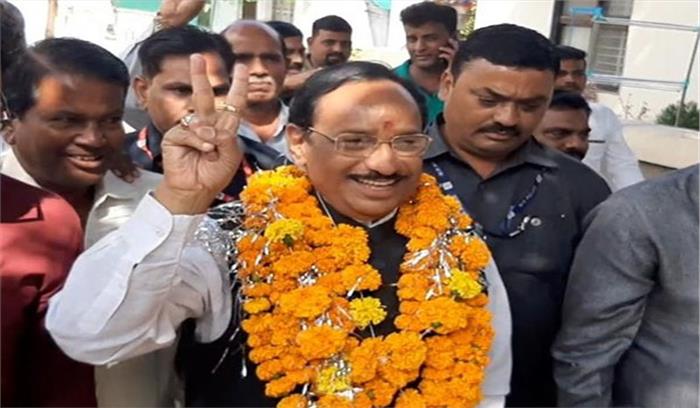 कांतिलाल भूरिया ने ली विधायक के रूप में शपथ कांतिलाल भूरिया ने ली विधायक के रूप में शपथ