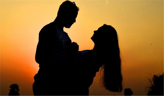 भोपाल में प्रेमी को पाने के लिए प्रेमिका ने पत्नी को दिए डेढ़ करोड़