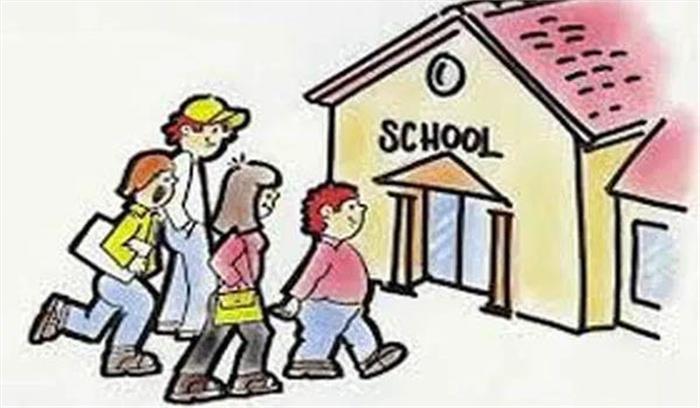 कलेक्टर के स्कूलों में बच्चों को फुल यूनिफाॅर्म में आने के निर्देश