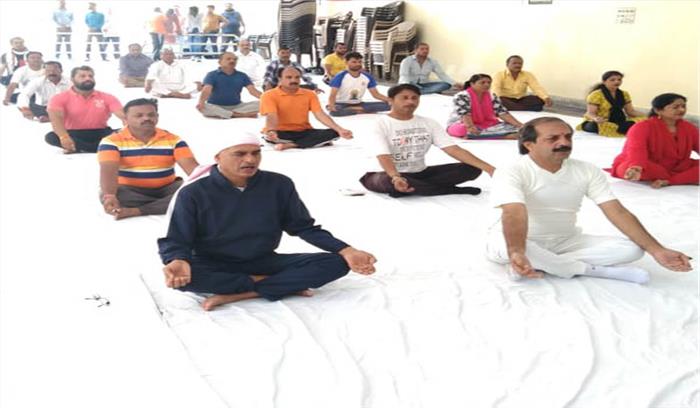 मप्र: शिवराज ने मुख्यमंत्री से पाला पीड़ित किसानों को राहत देने की मांग की