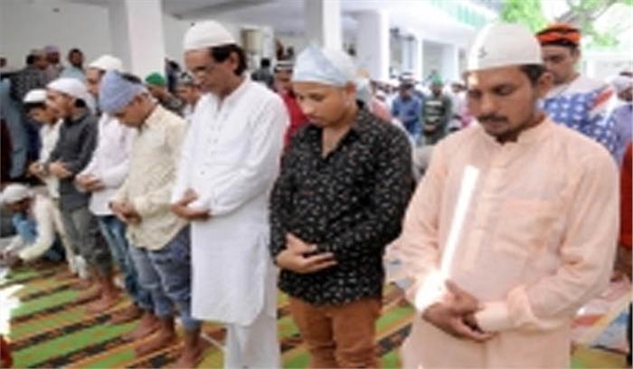 ओडिशा : हर्षो-उल्लास के बीच मनाई जा रही ईद