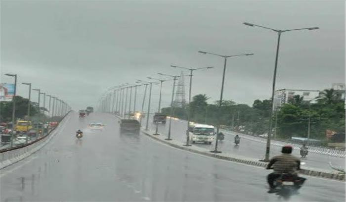 चक्रवाती तूफान से ओडिशा में बारिश जारी