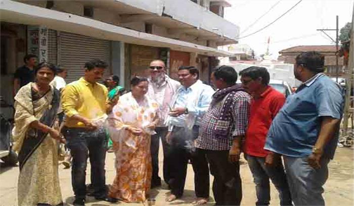 सड़क डामरीकरण निर्माण कार्य का भूमिपूजन 