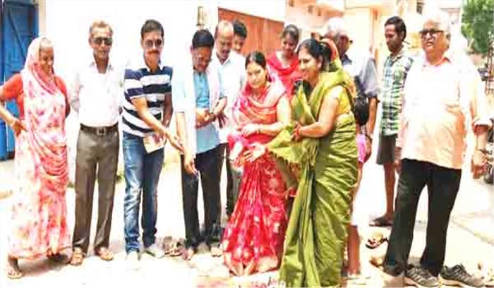 सड़क डामरीकरण कार्य का भूमिपूजन