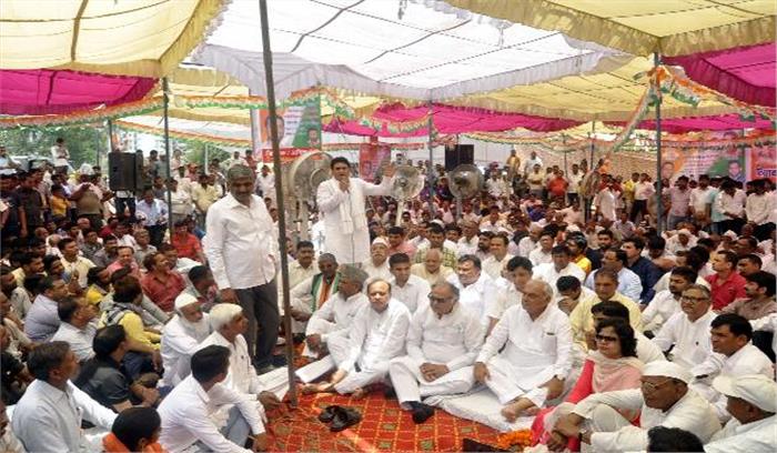 छाती पर गोली खा रहा है किसान : हुड्डा