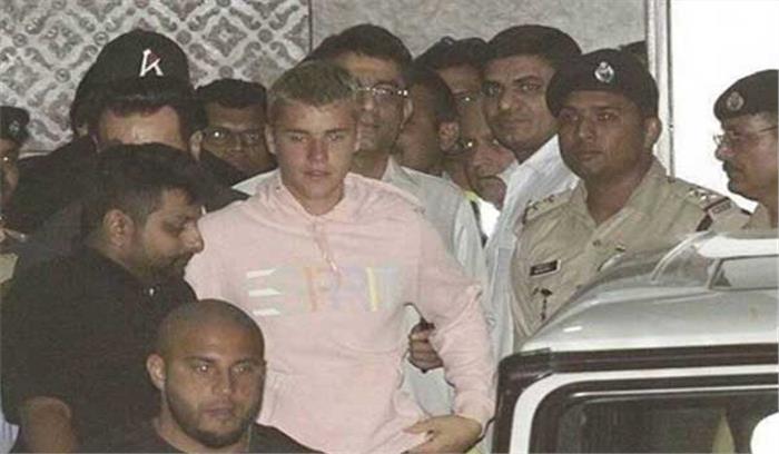 बीबर पहुंचे मुंबई