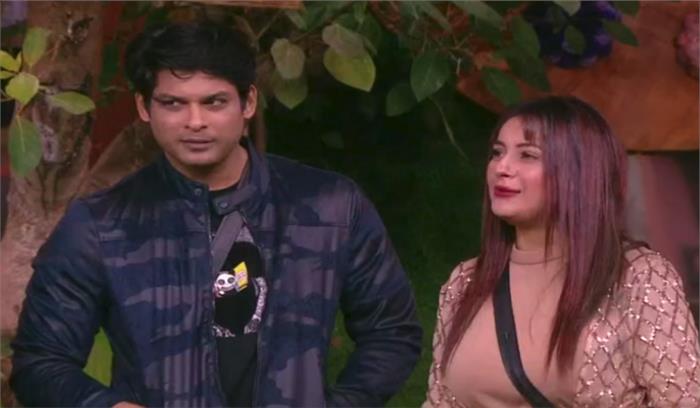 बिगबॉस 13 : शहनाज ने सिद्धार्थ पर फेंकी चप्पल बिगबॉस 13 : शहनाज ने सिद्धार्थ पर फेंकी चप्पल