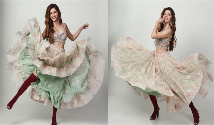 लहंगे पर मैरून वेलवेट बूट्स के साथ रुबीना दिलैक ने उड़ाए सबके होश