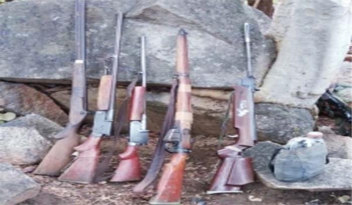 बिहार : हथियार तस्करी के आरोप में दंपति गिरफ्तार, हथियार बरामद बिहार : हथियार तस्करी के आरोप में दंपति गिरफ्तार, हथियार बरामद