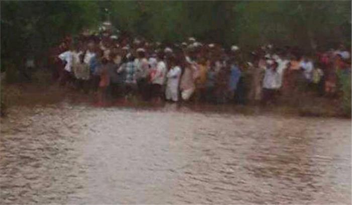 बिहार में बाढ़ का कहर जारी, अब तक 153 मरे 