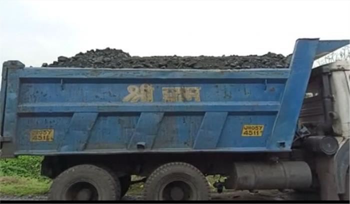 अवैध कोयला डिपो से 13 टन कोयला जप्त, तस्कर फरार