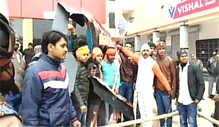 बिहार : पद्मावत के विरोध में प्रदर्शन, सिनेमा हॉल में तोड़फोड़