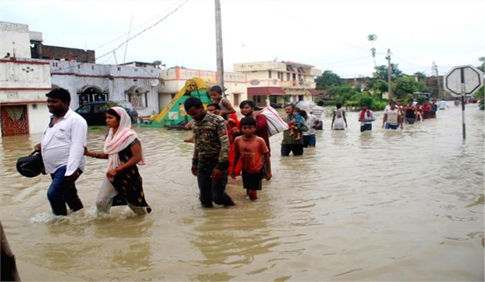 बिहार में बाढ़ से समस्तीपुर-दरभंगा रेलखंड पर ट्रेनों का परिचालन ठप, कई ट्रेनों के मार्ग बदले 