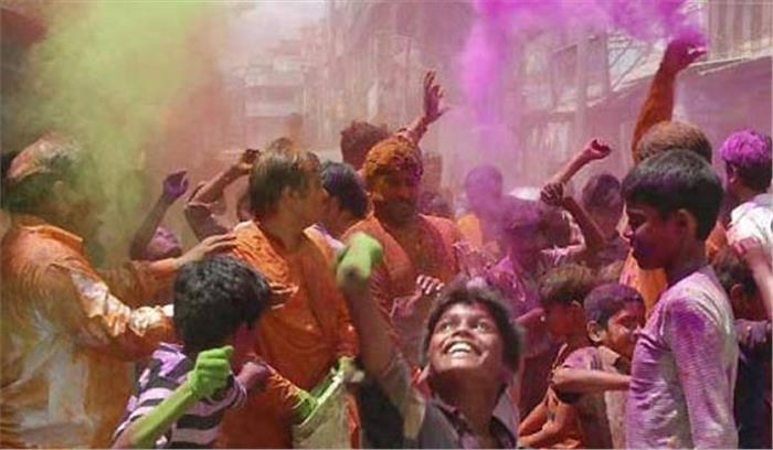 फगुआ गीतों के बीच होली की मस्ती में झूमा बिहार फगुआ गीतों के बीच होली की मस्ती में झूमा बिहार