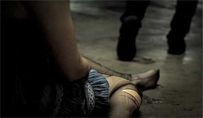 बिहार : नाबालिग लड़की का सिर मुंडवाया, निर्वस्त्र किया